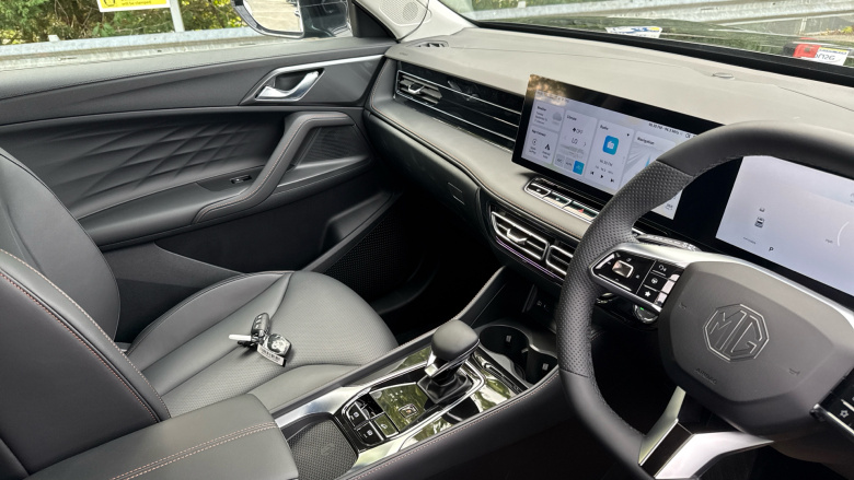 MG HS 1.5 T-GDI Trophy 5dr DCT Petrol Hatchback